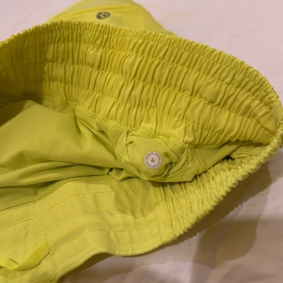 Hotty Hot High Rise Short 4” length Size 4 - Picture 5 of 7